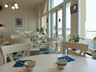 Ambassadeurs Logis Hotel 3*