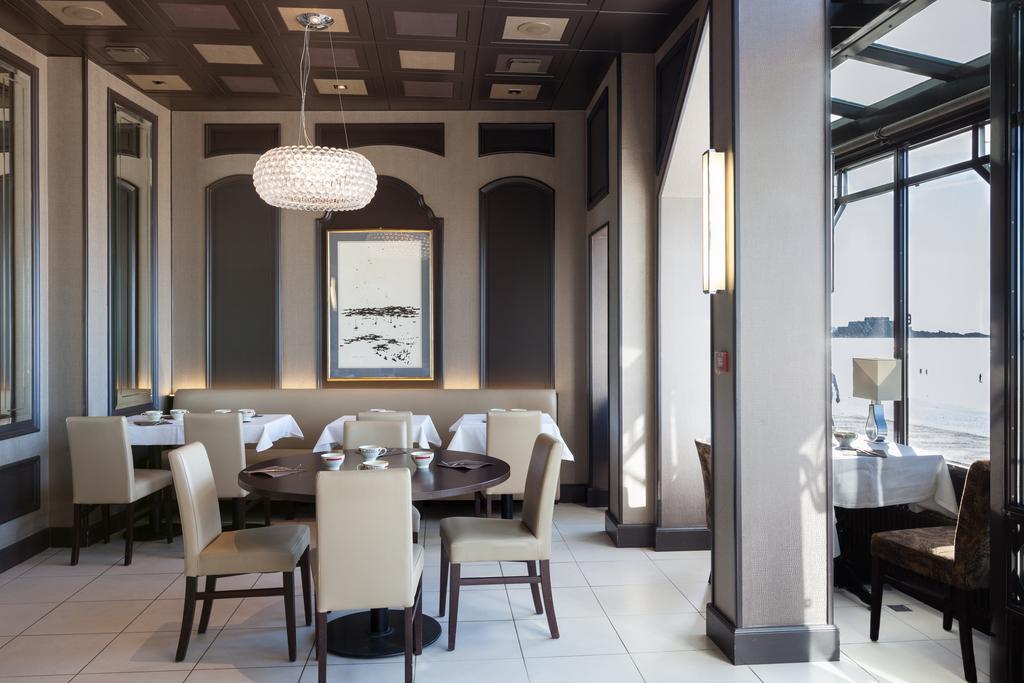 Ambassadeurs Logis Hotel 3*