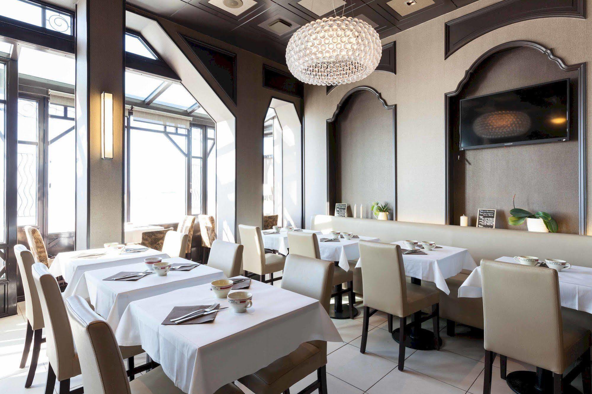 Ambassadeurs Logis Hotel 3*