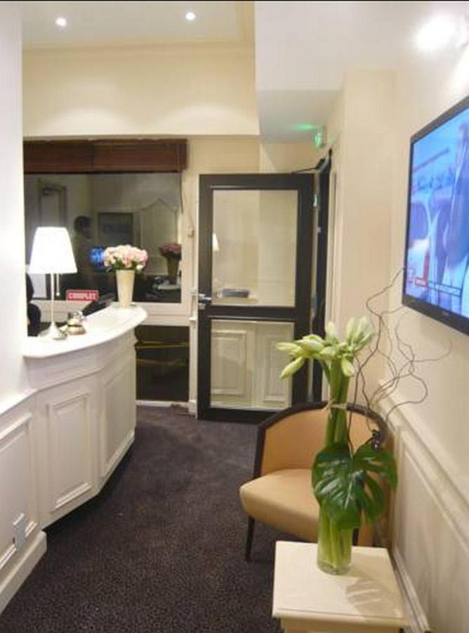 Ambassadeurs Logis Hotel 3*